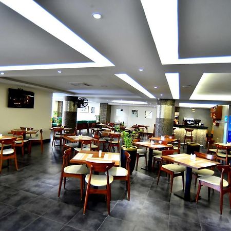 Victoria Mews Hotel Kampala Esterno foto