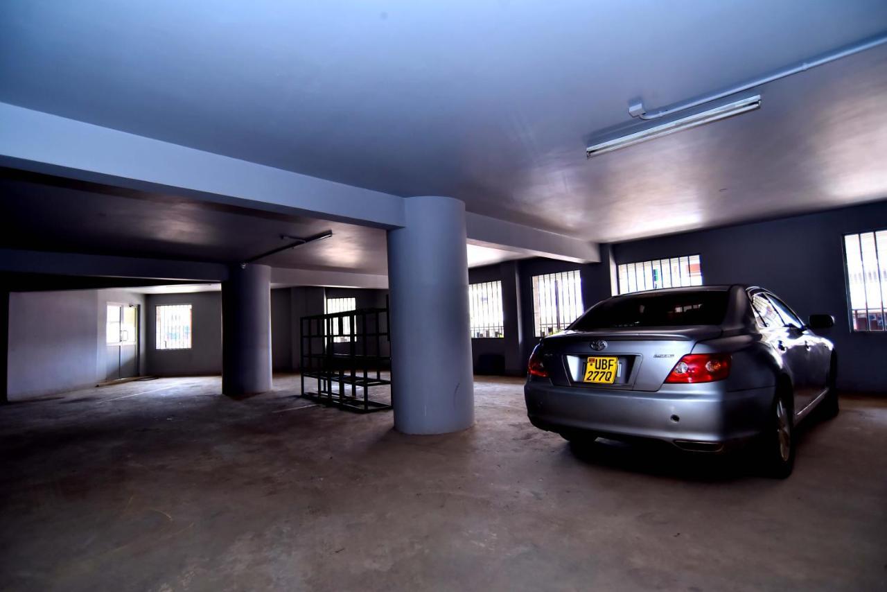 Victoria Mews Hotel Kampala Esterno foto