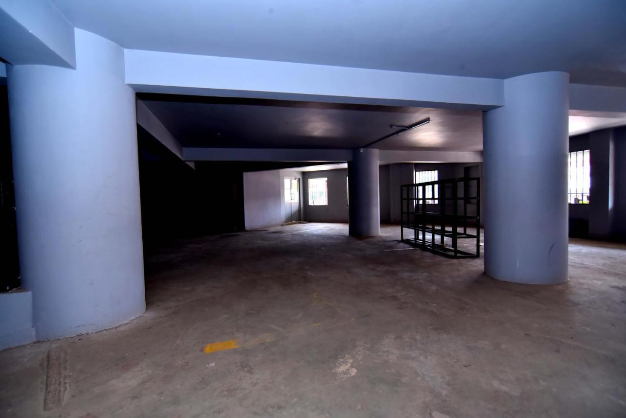 Victoria Mews Hotel Kampala Esterno foto