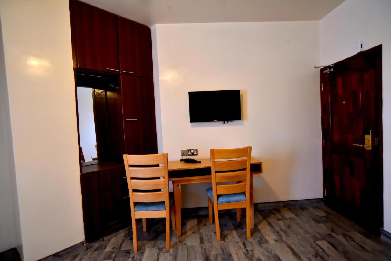 Victoria Mews Hotel Kampala Esterno foto