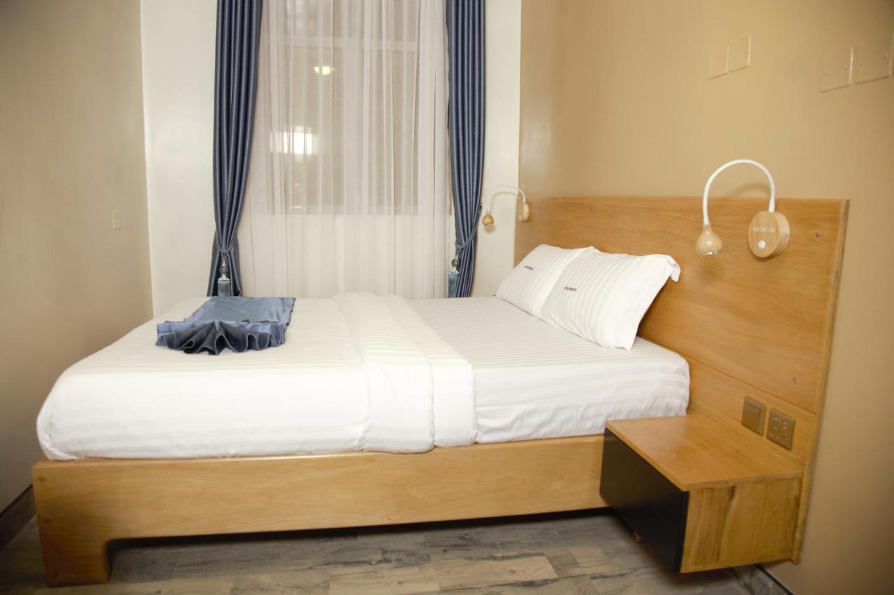 Victoria Mews Hotel Kampala Esterno foto